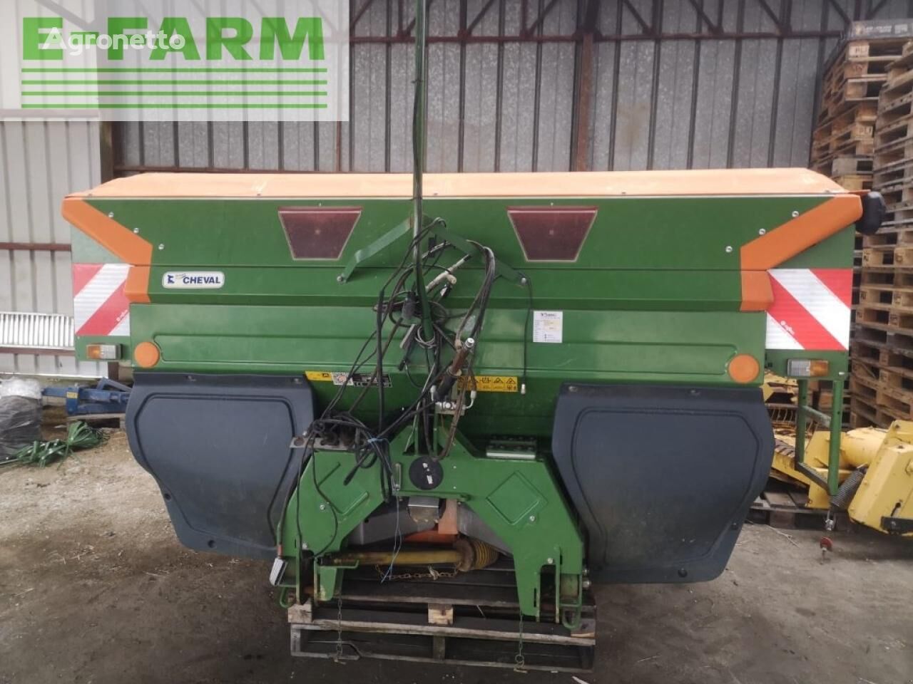 Amazone za-m 3001 mounted fertilizer spreader