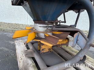 Купить разбрасыватель удобрений навесной Bøgballe BL700 - Изображение 8 | Agroline TM Разбрасыватель удобрений навесной Bøgballe BL700 | Изображение 8 - Agroline