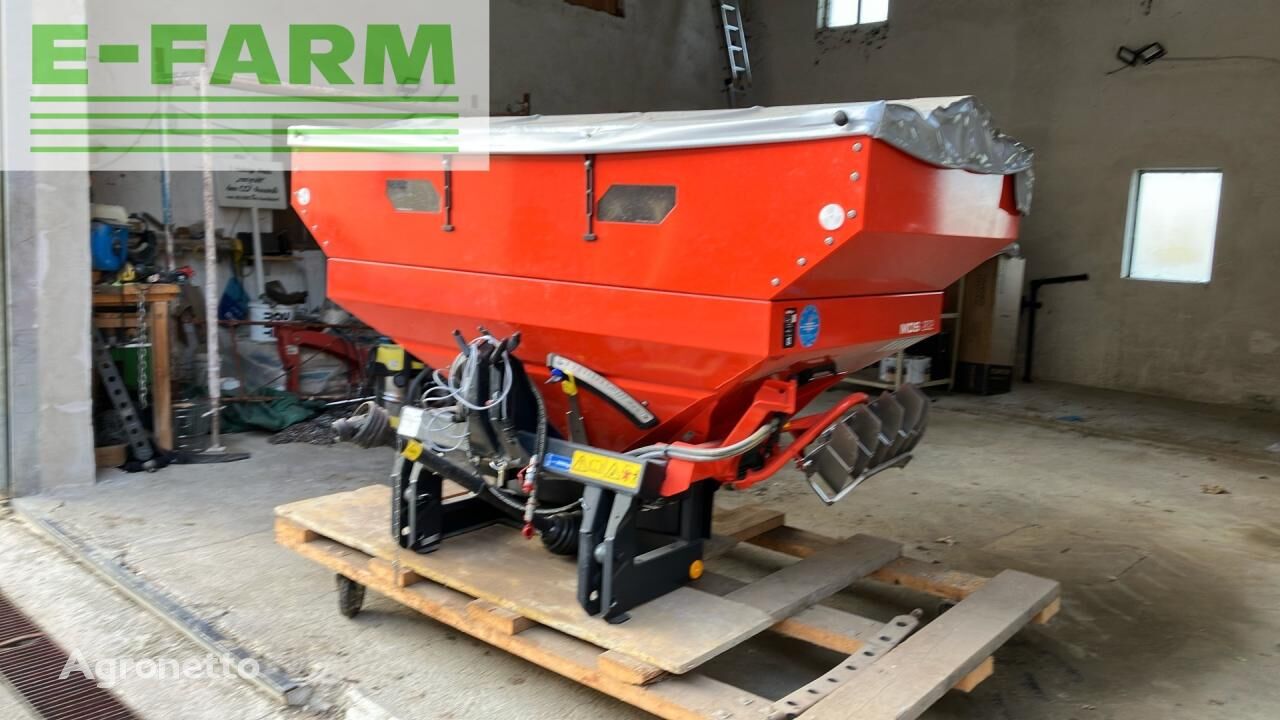 Rauch MDS 20.2 E-Click mounted fertilizer spreader