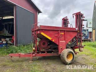 distributeur d'engrais port&eacute; Skurup- Verken Tive 3-4000 Jet
