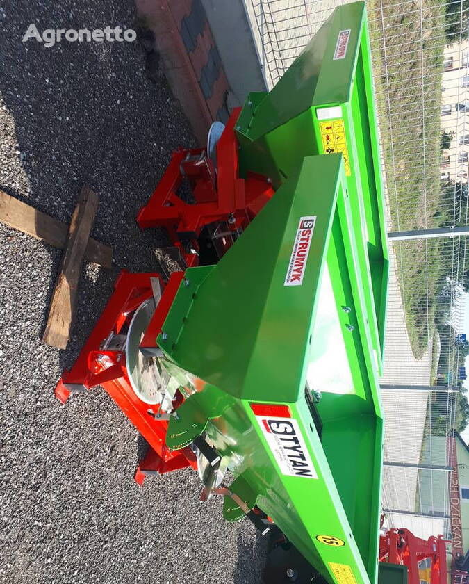 new Strumyk mounted fertilizer spreader