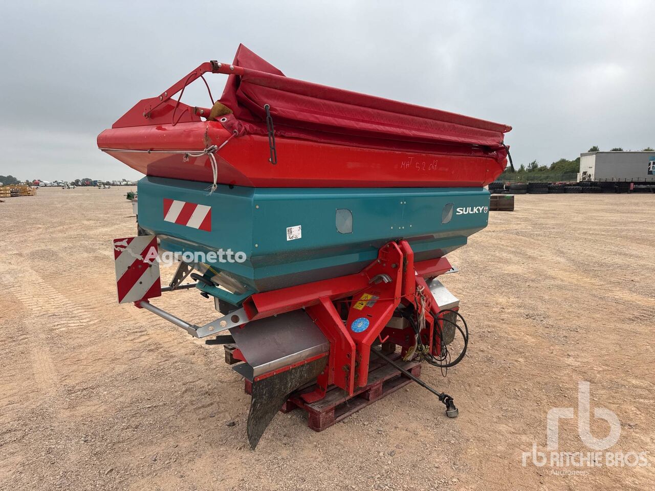 Sulky X36 36 m 3-Point 3200 L Epandeur A mounted fertilizer spreader for sale | Agroline Sulky X36 36 m 3-Point 3200 L Epandeur A mounted fertilizer spreader - Agroline