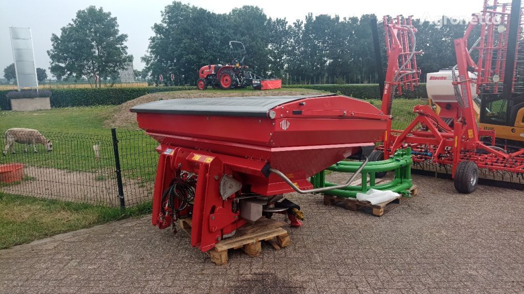 new Tulip Sx 2.5 Centerliner mounted fertilizer spreader