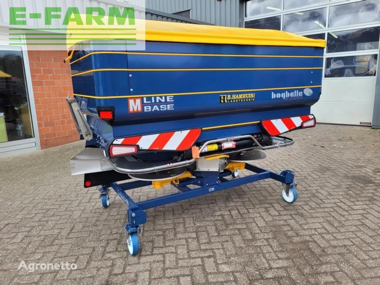 m35w mounted fertilizer spreader