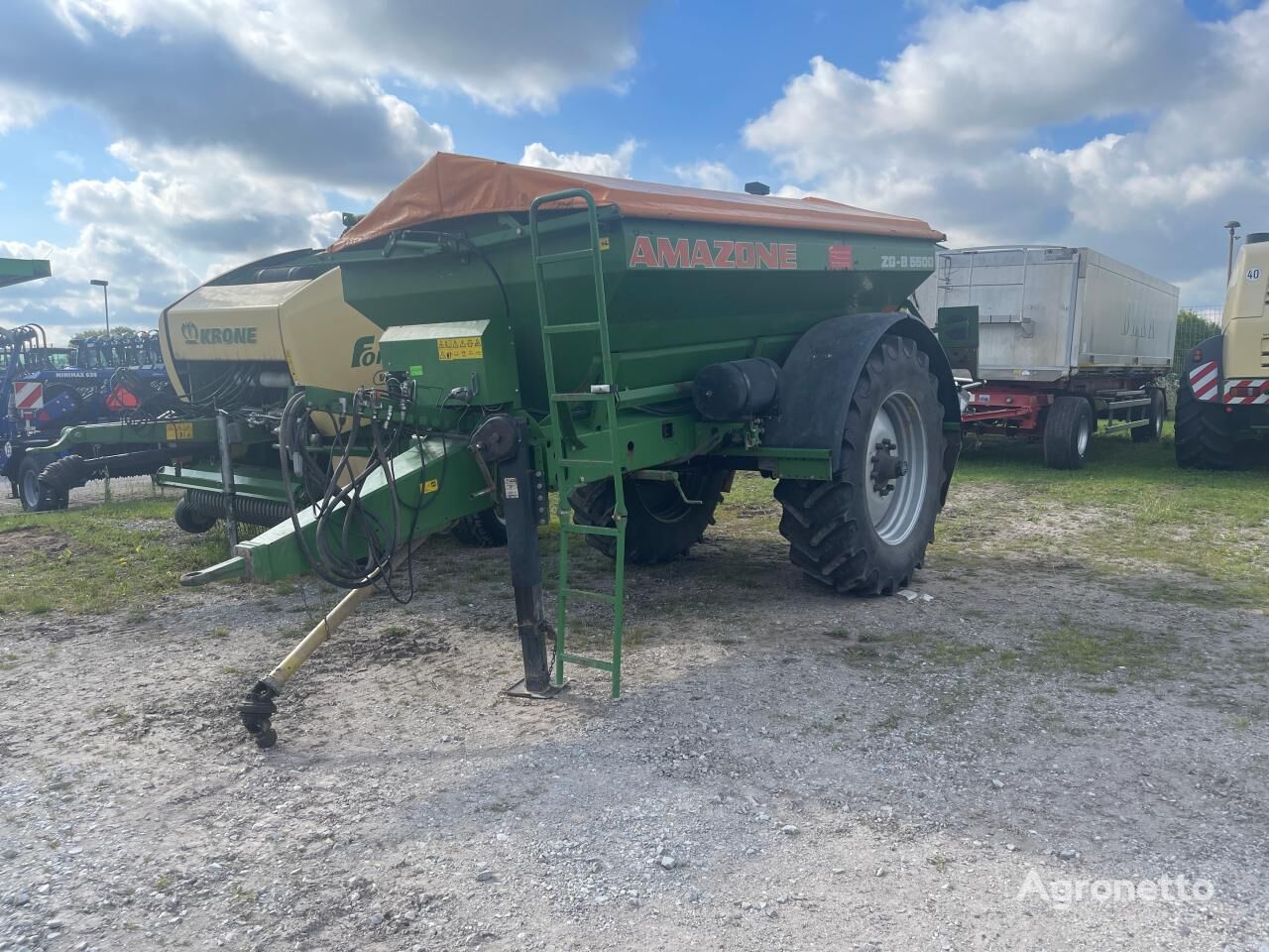 Amazone ZGB 5500 trailed fertilizer spreader