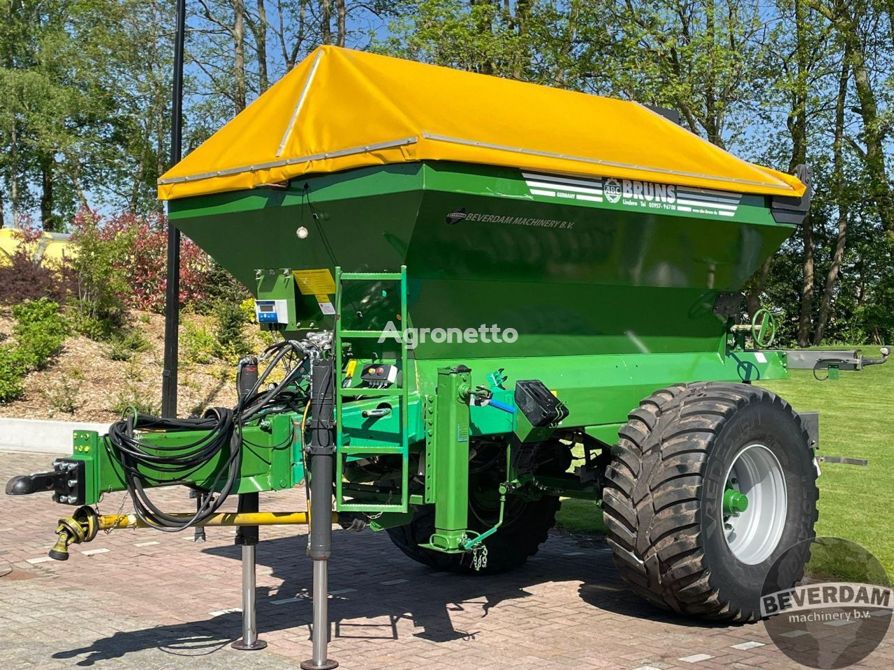 Bruns MBA 7000 GPS trailed fertilizer spreader