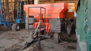 Kuhn   Axic-M 30.2 trailed fertilizer spreader