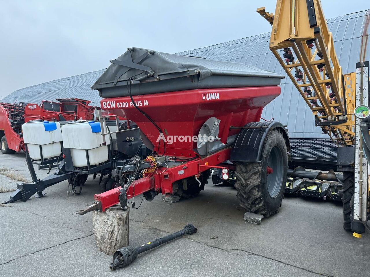 Unia RCW 8200 PLUS M trailed fertilizer spreader