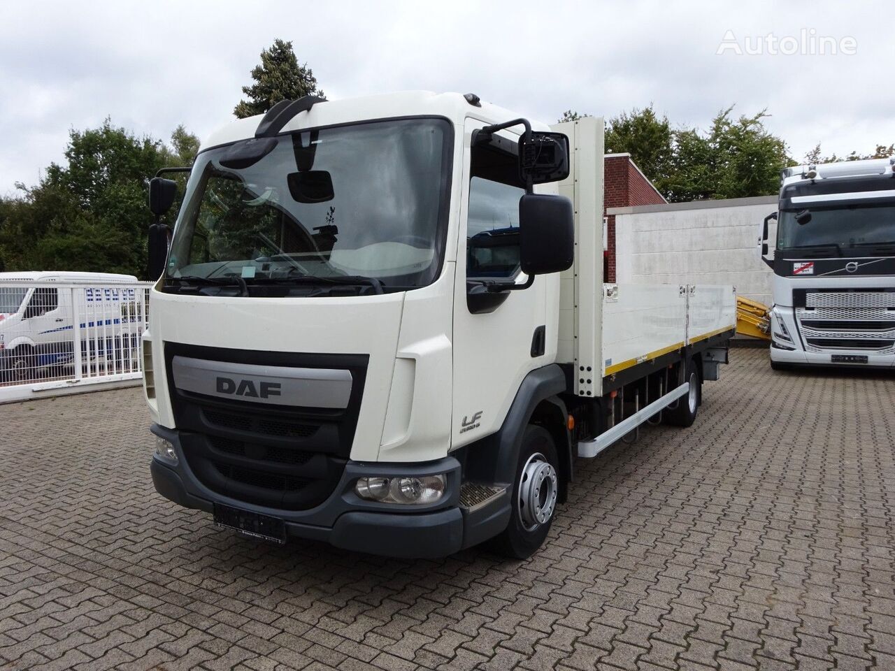 camion plateau DAF LF 210 FA Flatbed