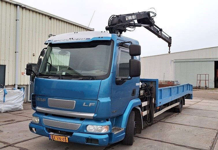 DAF LF 45.180 * Autotransporter * HIAB 085 *  camión caja abierta