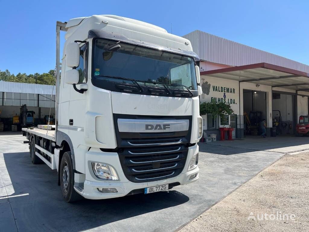 DAF XF 106.460, 6x2 kamion s ravnom platformom