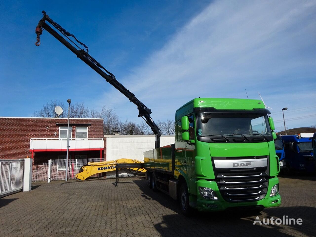 camion plateau DAF XF 440 Pritsche + MKG HLK141 A3 6x2