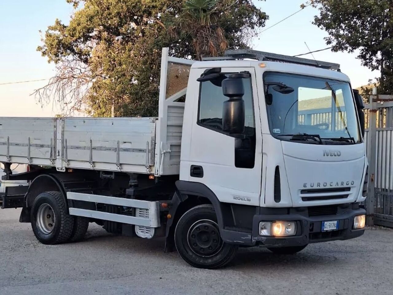 IVECO 120EL18 flatbed truck