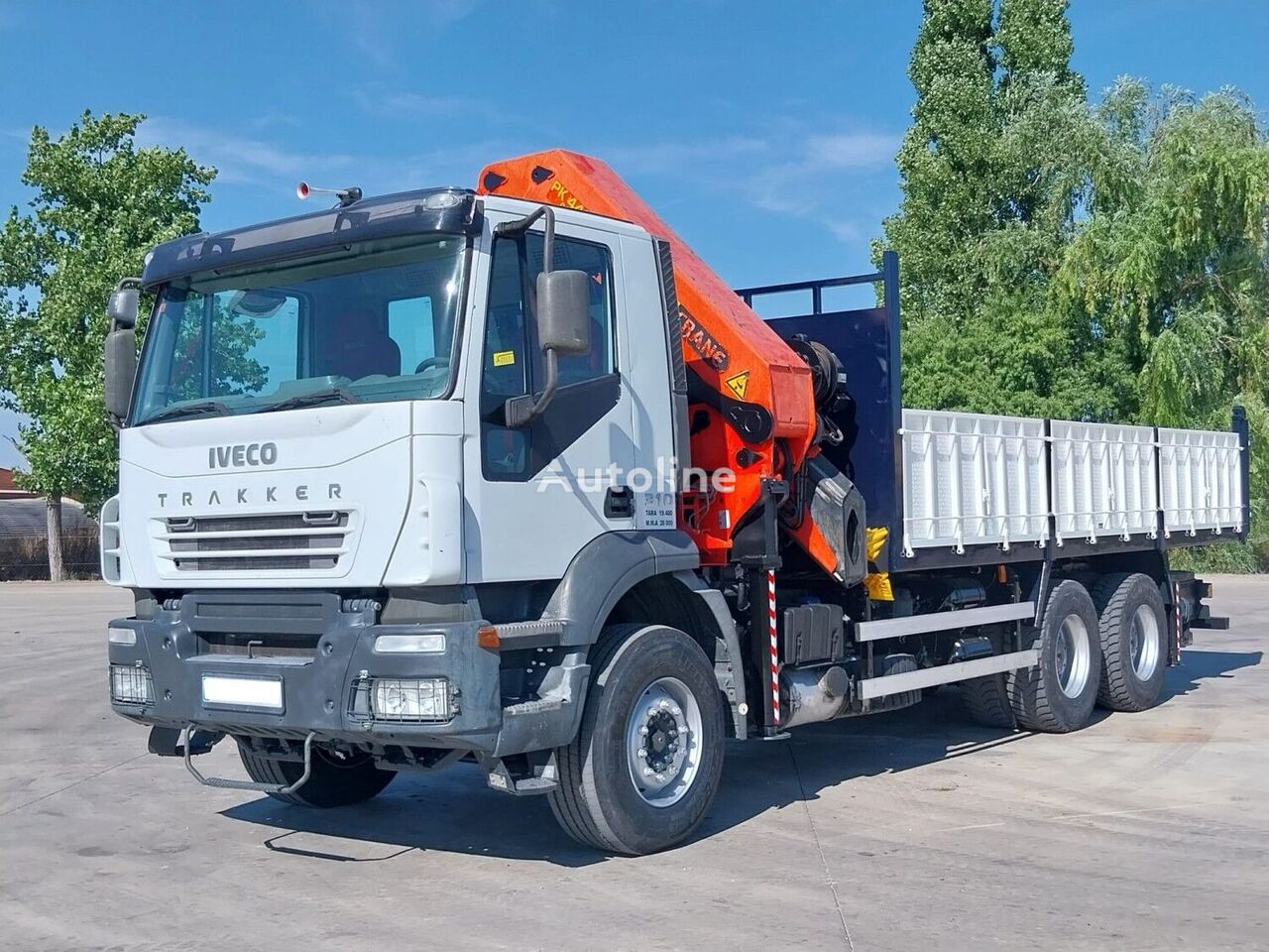 IVECO CAMION BASCULANTE IVECO 310 6×4 PALFINGER PK44002 flatbed truck