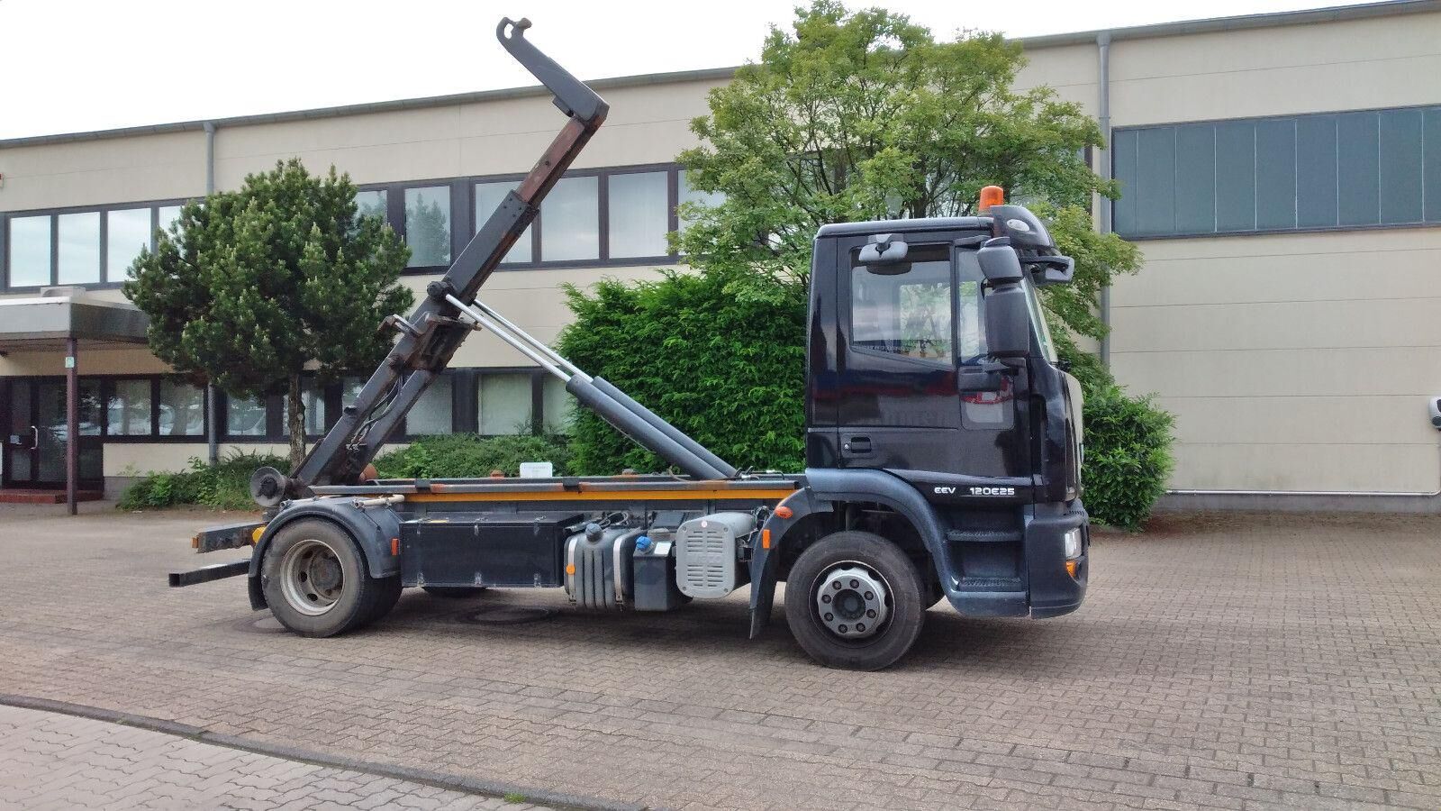 camion plateau IVECO Eurocargo 120E25