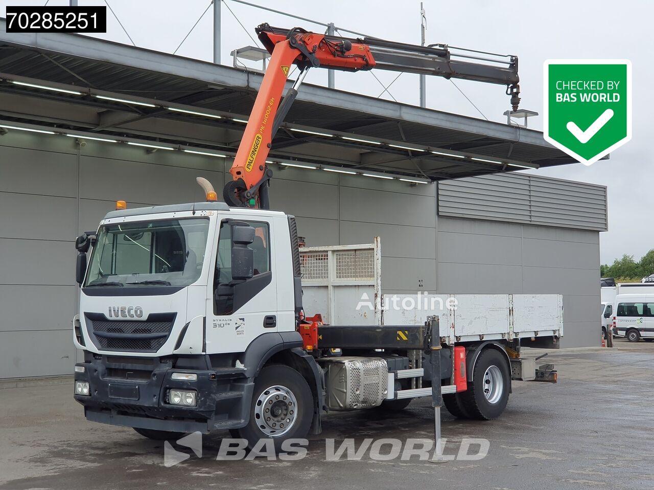 IVECO Stralis 310 4X2 Palfinger PK14002EH kran Crane Steelsuspension A kamion s ravnom platformom - Autoline