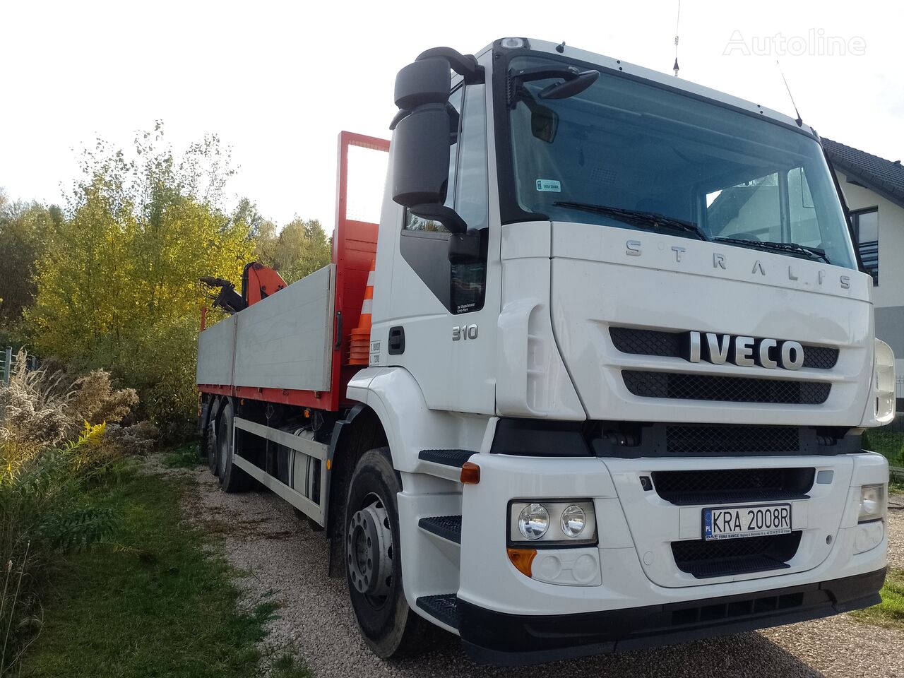 IVECO Stralis 310 + HDS Palfinger kamion s ravnom platformom