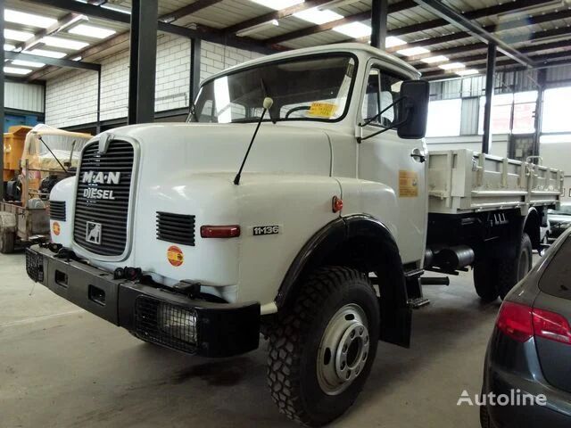 camion plateau MAN 11.136 - 4x4 - CARGO - more pieces in stock