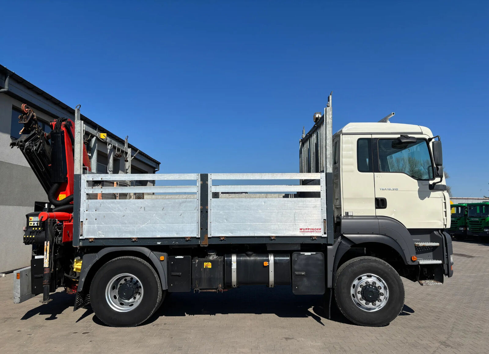 MAN 18.310 flatbed truck + Crane