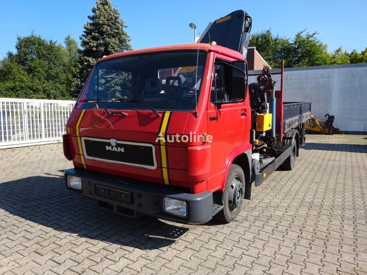 شاحنة مسطحة MAN 9.150 Flatbed + Crane Effer 95/3S - Autoline