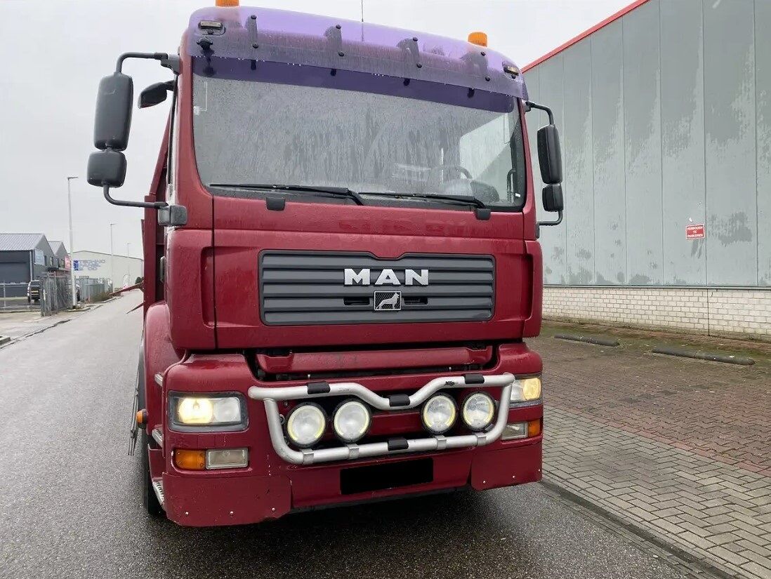 MAN TGA 26.320  flatbed truck