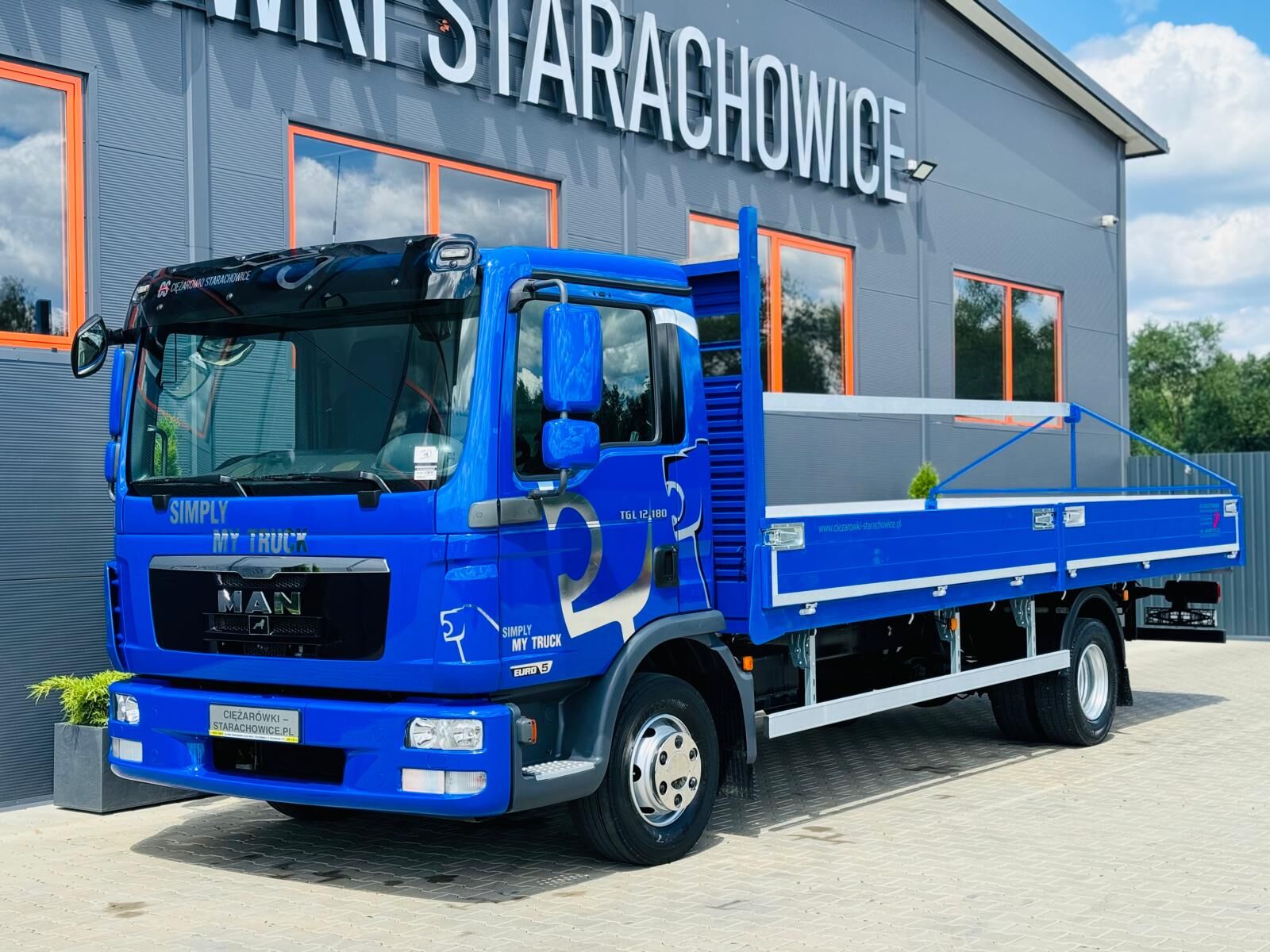 MAN TGL 12.180 flatbed truck