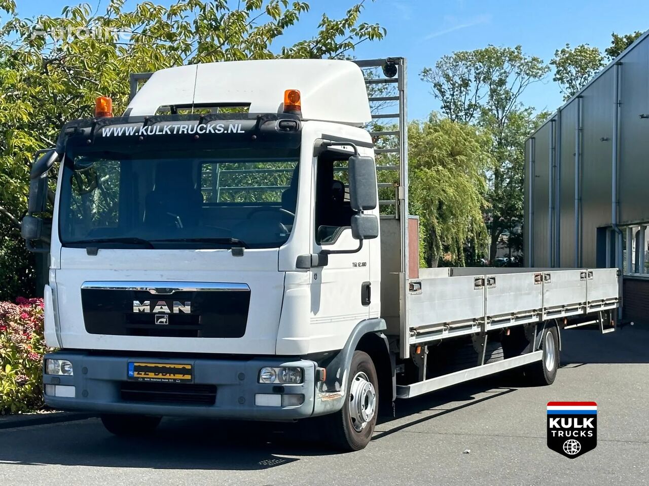 MAN TGL 12 180 / LONG BOX flatbed truck