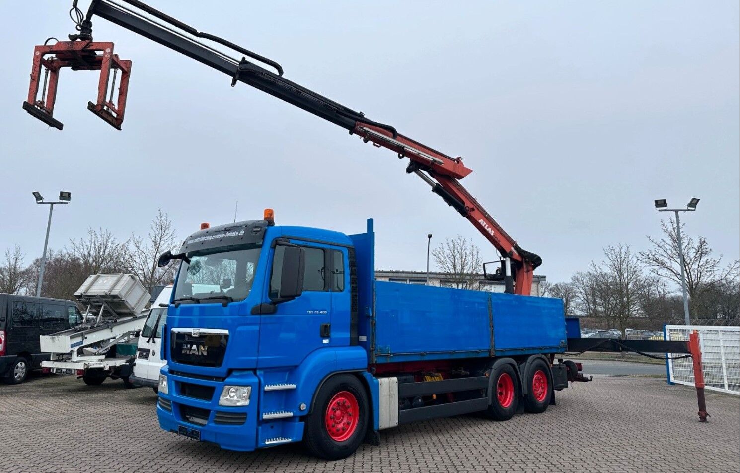 MAN TGS 26.400 flatbed truck