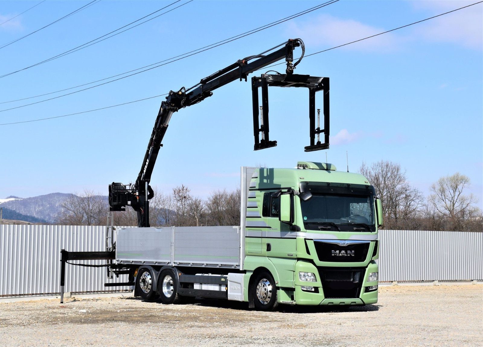 MAN TGX 26.440  kamion s ravnom platformom