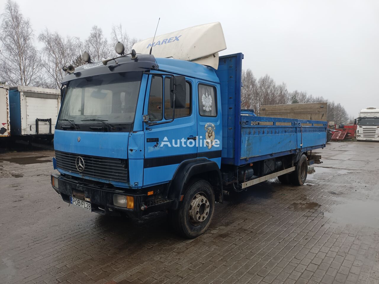 Mercedes-Benz 1524 flatbed truck