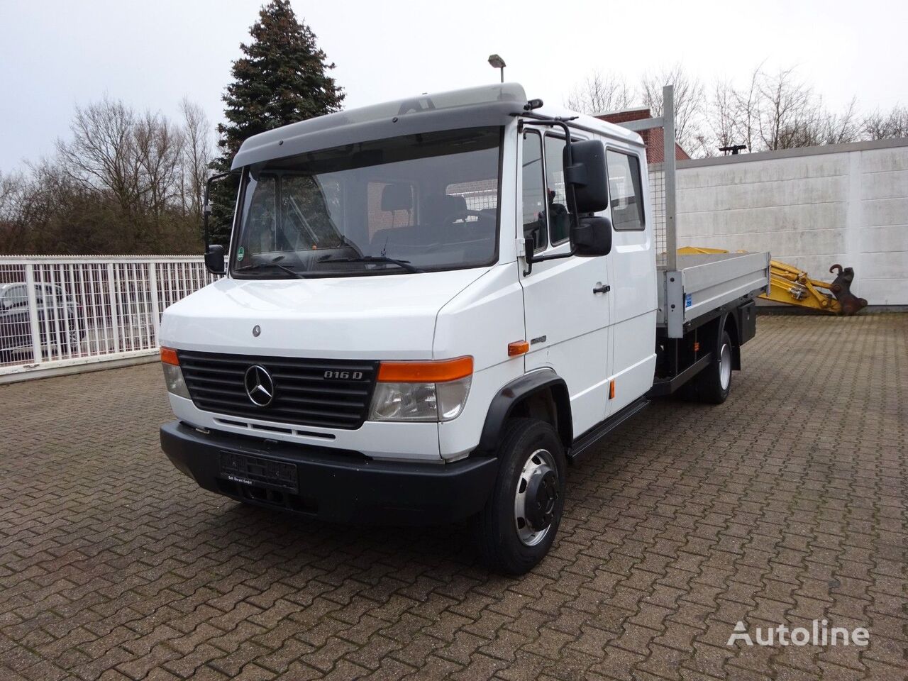 Mercedes-Benz 816D Vario flatbed truck