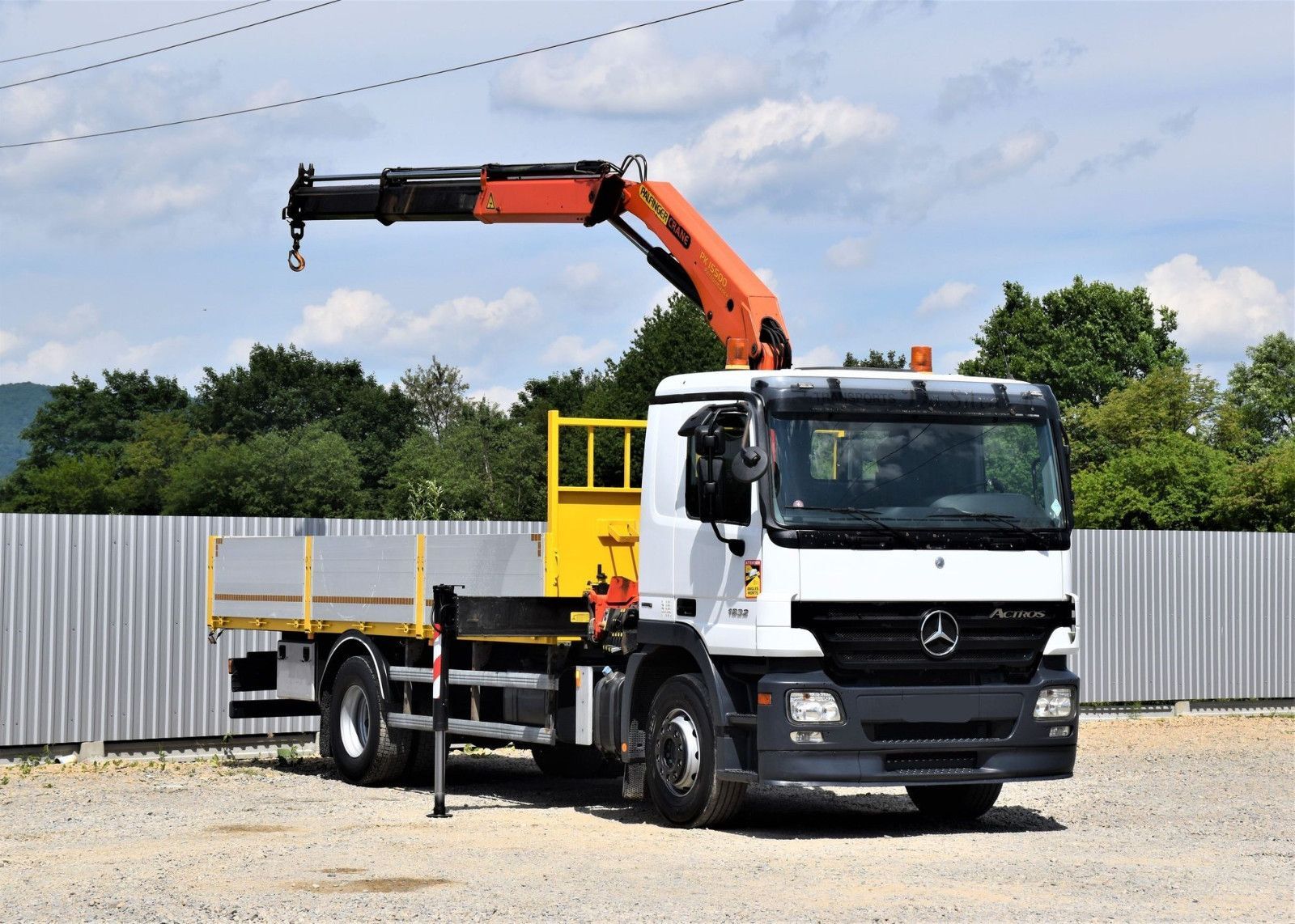 Mercedes-Benz ACTROS 1832  flatbed truck