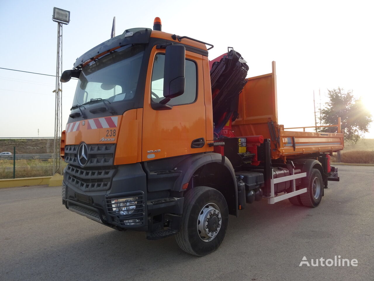 бортова вантажiвка Mercedes-Benz AROCS 1843