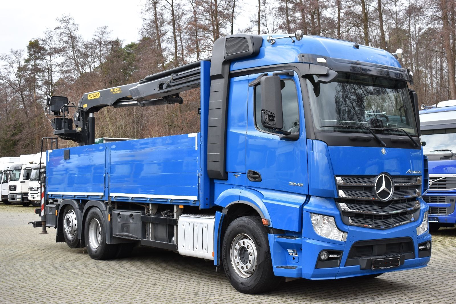 бортова вантажiвка Mercedes-Benz Actros 2545 6x2 Flatbed + crane