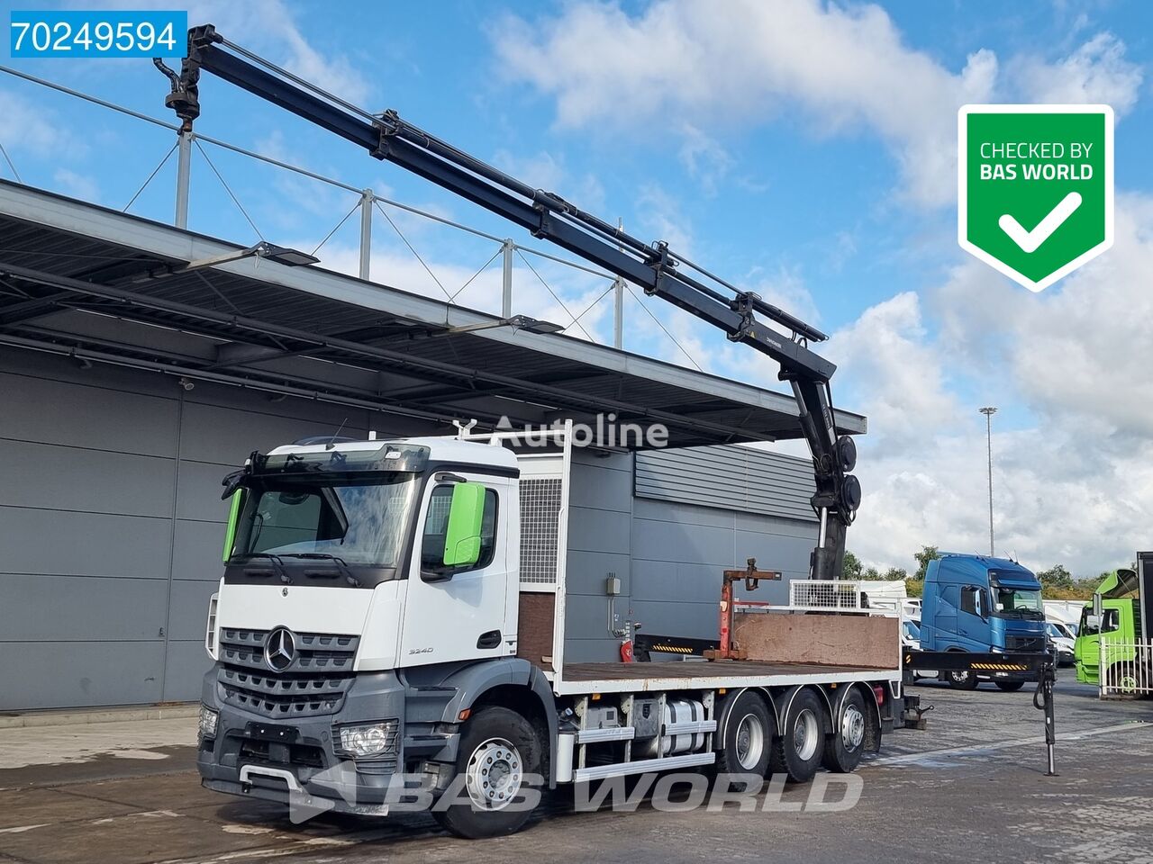 camion plateau Mercedes-Benz Arocs 3240 8X4 Lift-Lenkachse Hiab 166 E-5 Hipro Remote