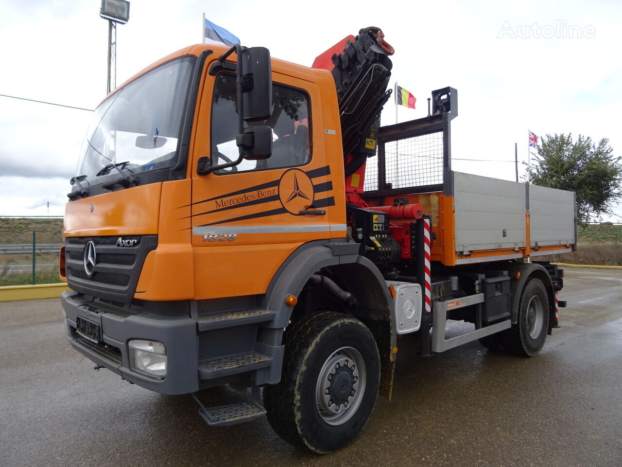 شاحنة مسطحة Mercedes-Benz Axor 18 28