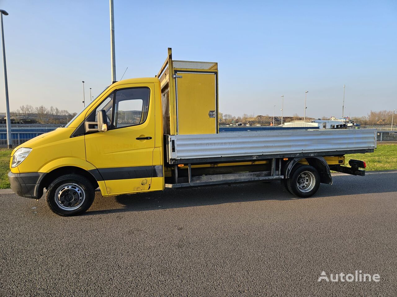 Mercedes-Benz SPRINTER 515 flatbed truck