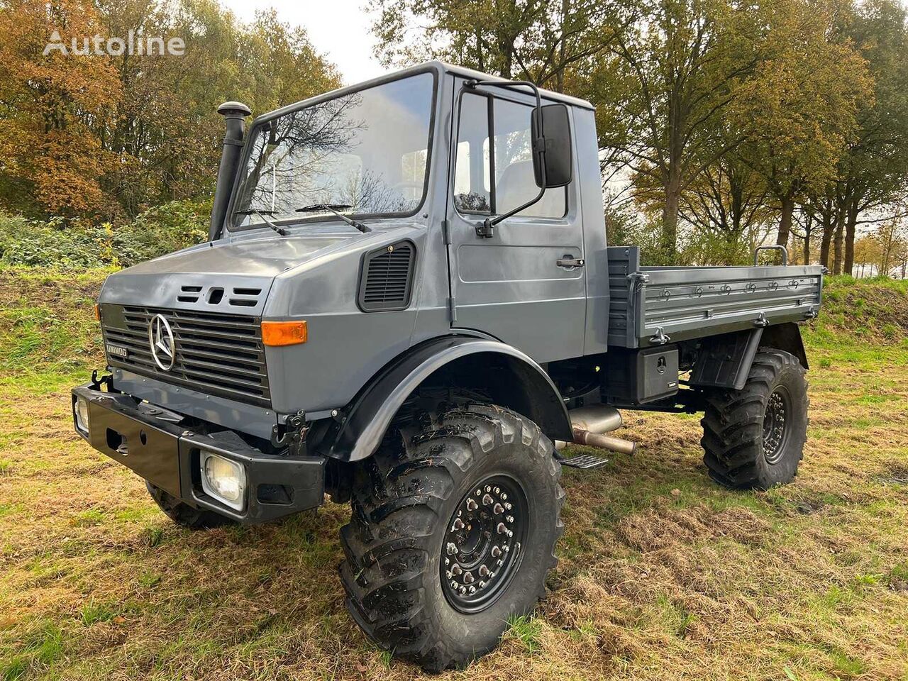 Mercedes-Benz Unimog 435 flatbed truck