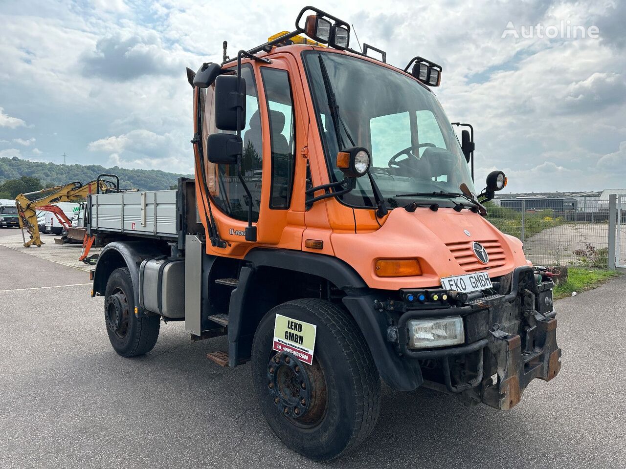 Mercedes-Benz Unimog U-400 フラットベッドトラック