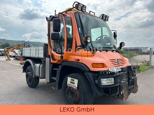 Mercedes-Benz Unimog U-400 flatbed truck