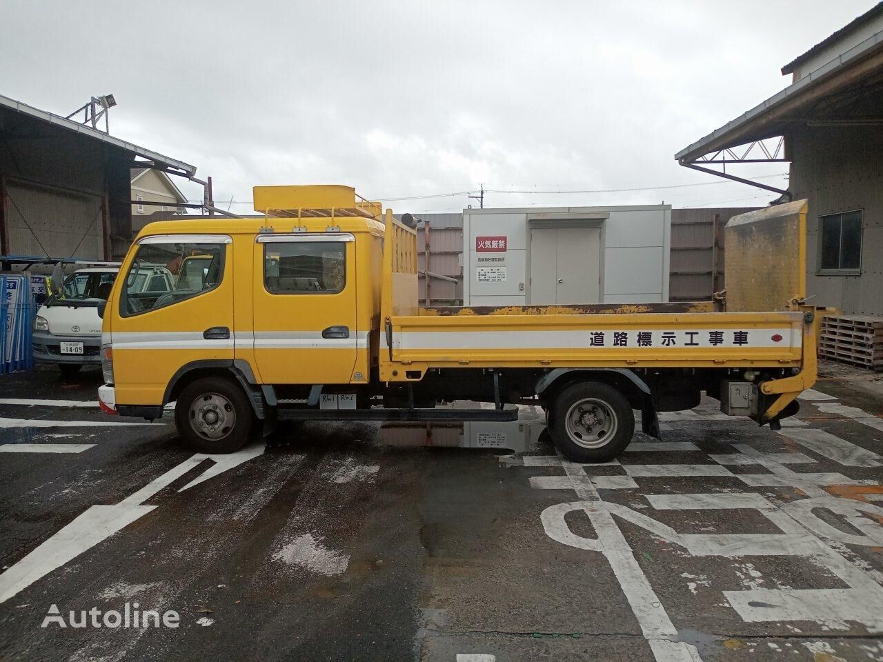 camion plateau Mitsubishi Canter Crew Cab