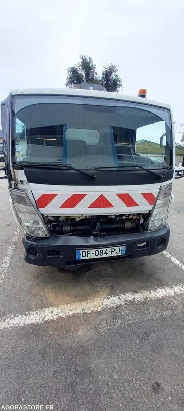 Renault VQ-396 RENAULT MAXITY flatbed truck