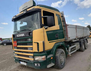 Scania 124.420 kamion s ravnom platformom