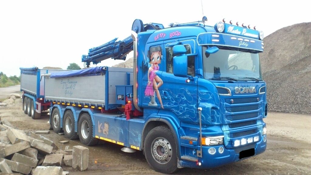 Scania  R560  flatbed truck + flatbed trailer