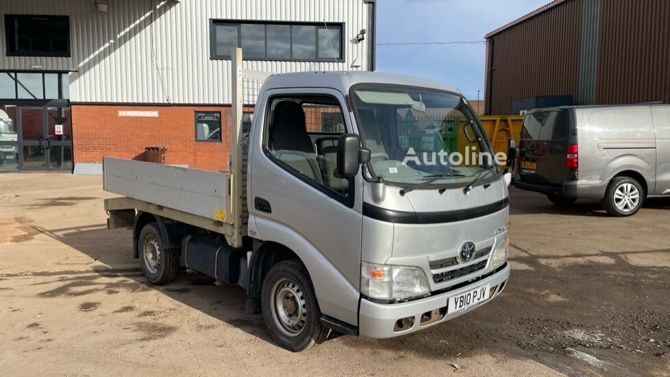 شاحنة مسطحة Toyota DYNA 300 3.0 D-4D