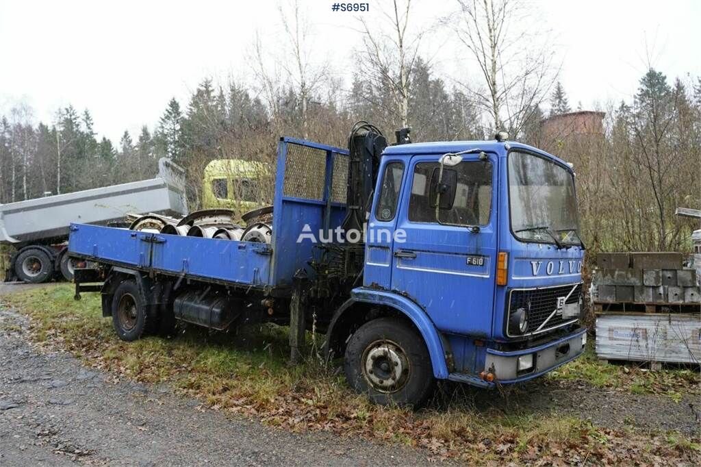 플랫베드 트럭 Volvo F610 4x2 Old truck with crane REP.OBJECT