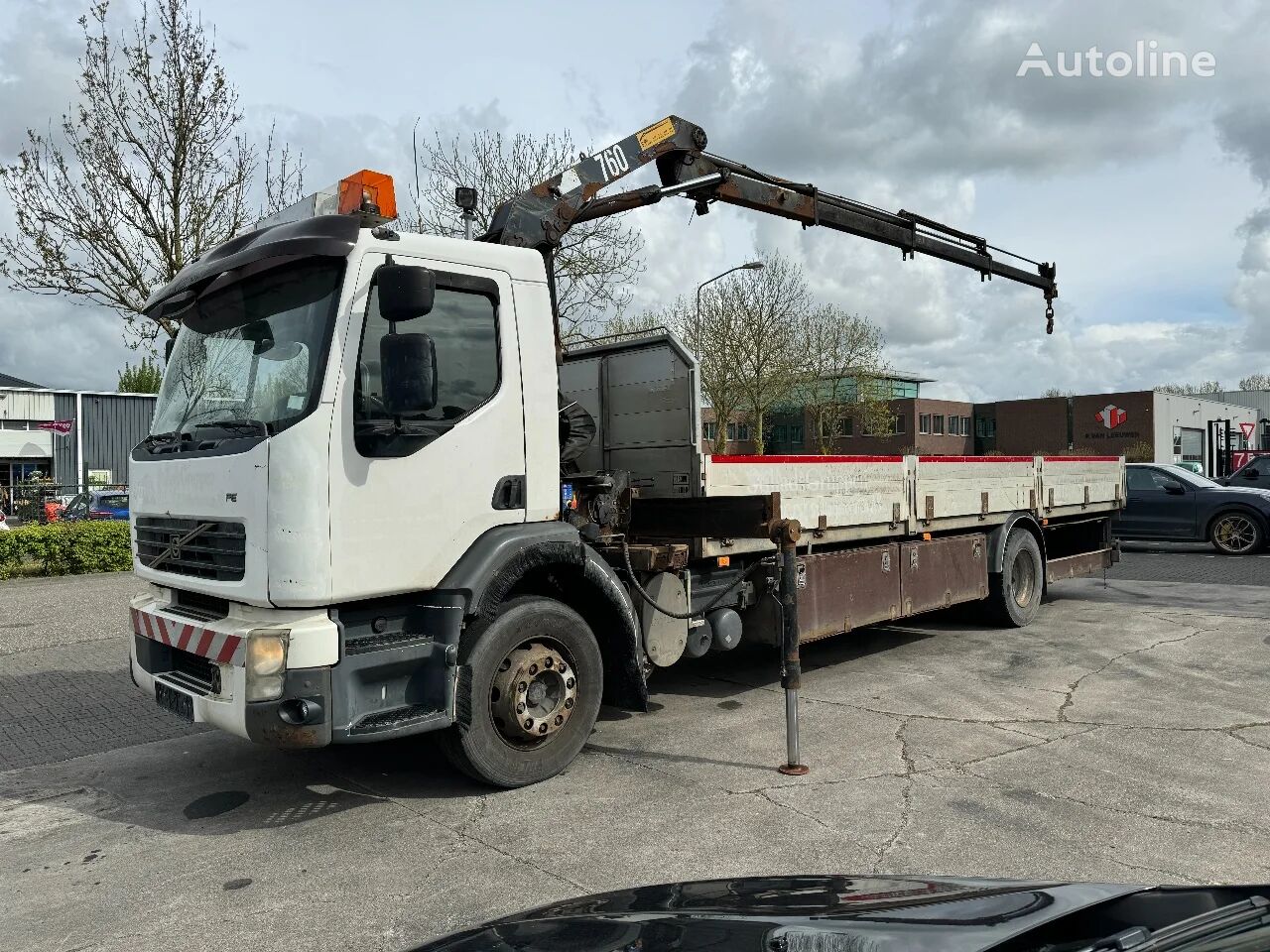 camion plateau Volvo FE 280 4X2 + HMF 760 K3+2 + REMOTE CONTROL