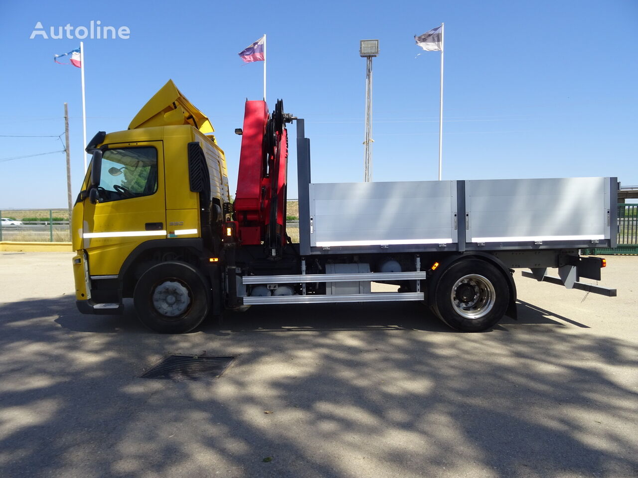 Volvo FH 330 flatbed truck