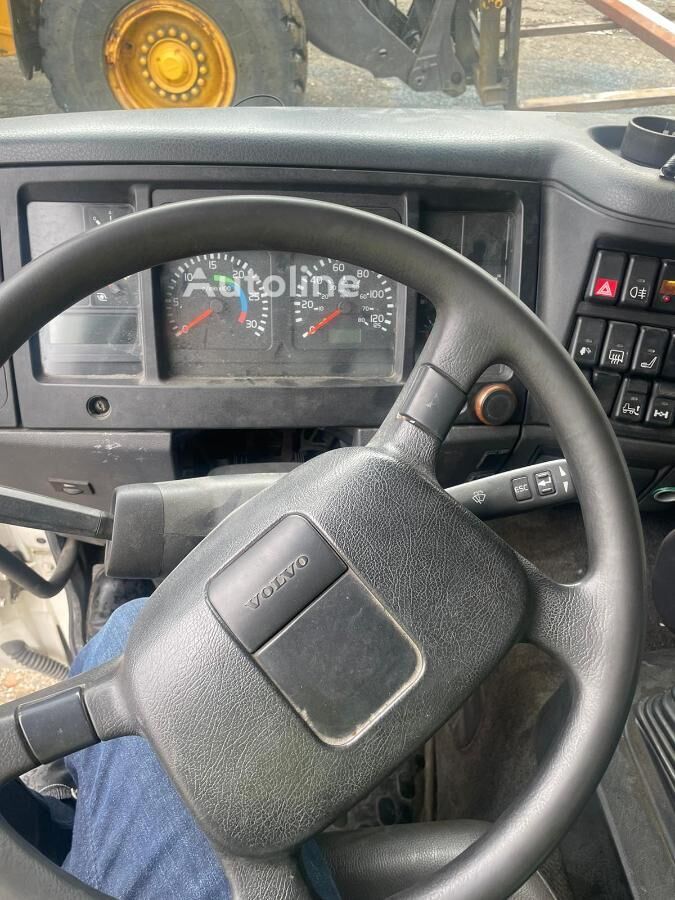 Volvo FL 608 flatbed truck - Autoline