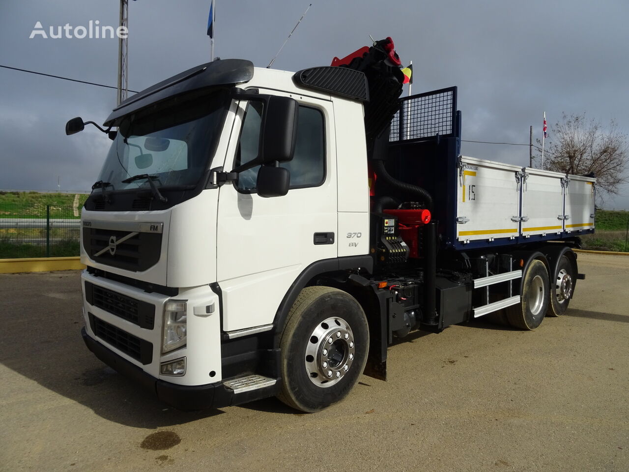 Volvo FM 370 flatbed truck